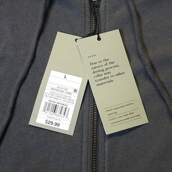 Men's Sweater - Picture 5 of 6